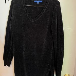 2 medium chenille v neck sweaters from apartment 9